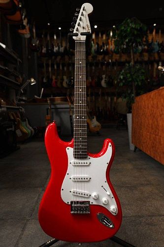 Fender Squier MM Stratocaster Red Электрогитара Б/У.