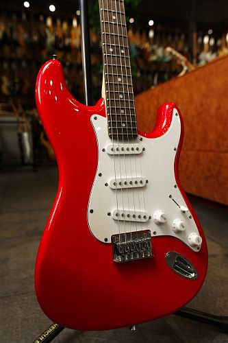 Fender Squier MM Stratocaster Red Электрогитара Б/У.