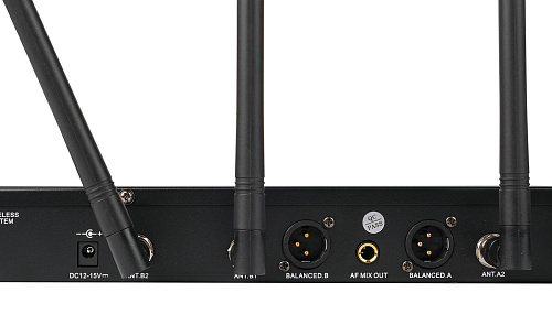 LAudio LS-Q7-MH Радиосистема с ручным и головным передатчиком.
