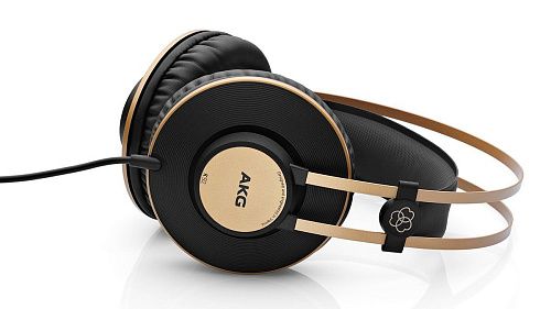 AKG K92 Наушники динамические закрытого типа.